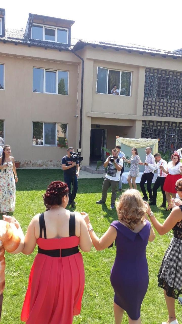 Casa Dobrescu Centura De Nord Hotel Craiova Kültér fotó